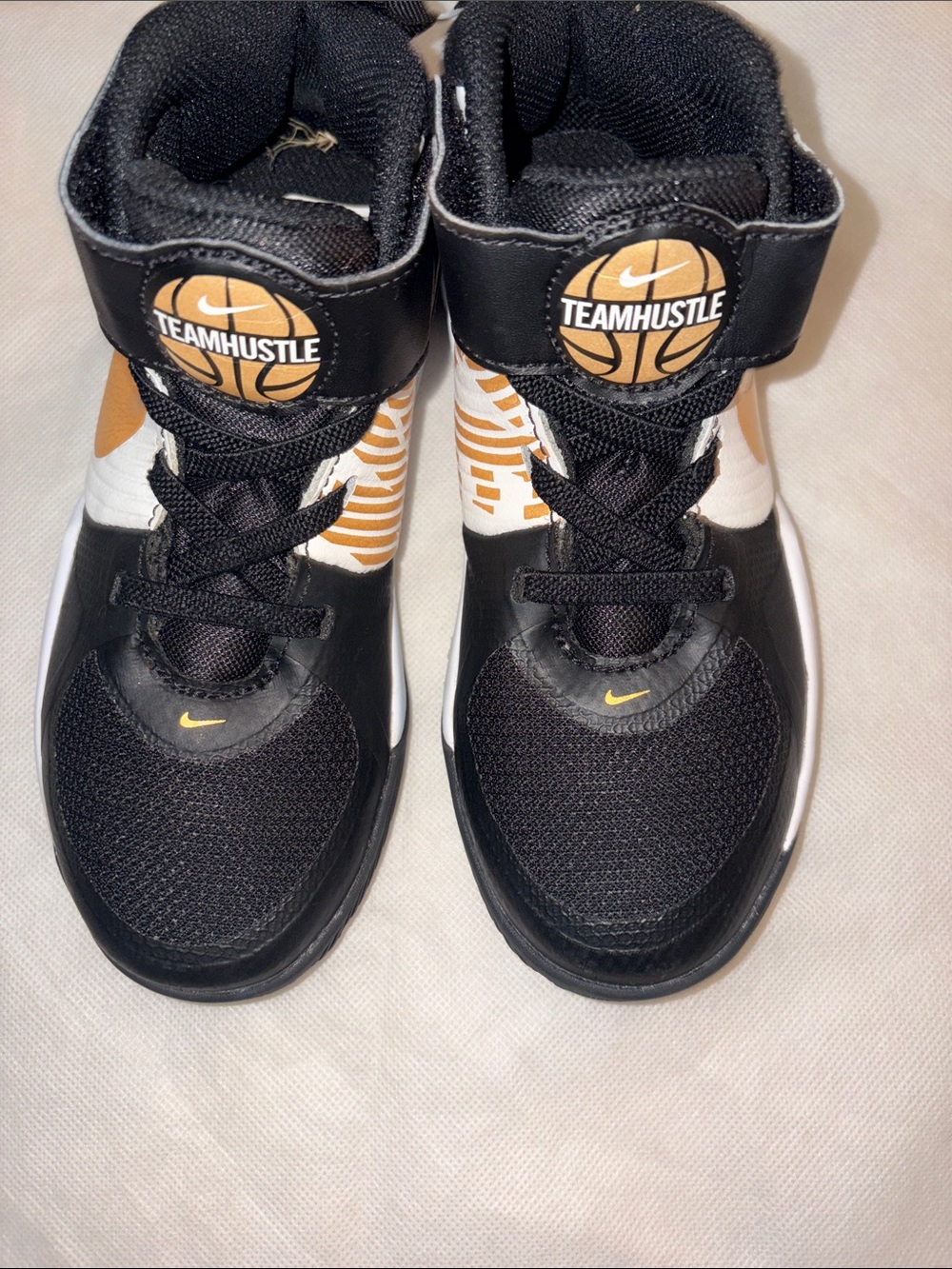 Nike Team Hustle D 10 Black Metallic Gold White Toddler Size 13C CW6736-002